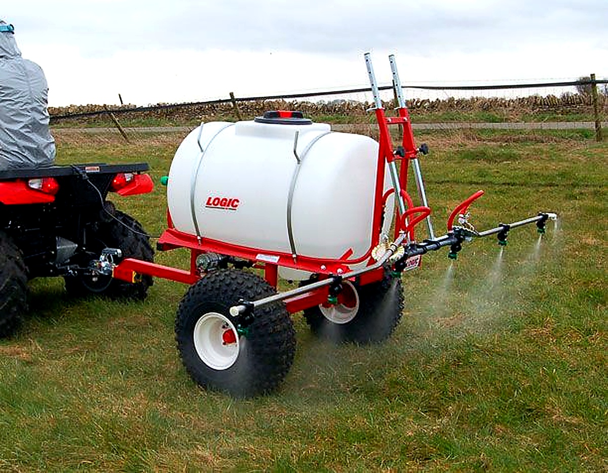 Boom sprayer tank for crop spraying services