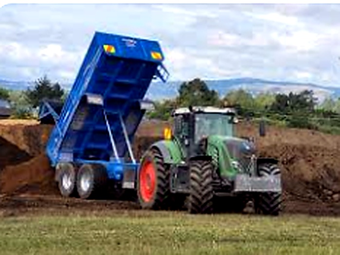 Tractor and tipping trailer for farm haulage